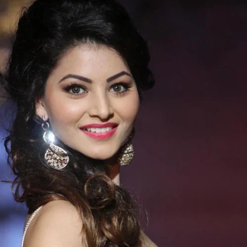 Urvashi Rautela Biography, Height, Age, Boyfriend, Family & More